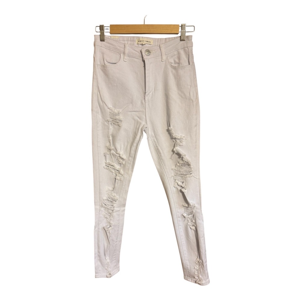 Almost Famous distressed skinny jeans Size 5